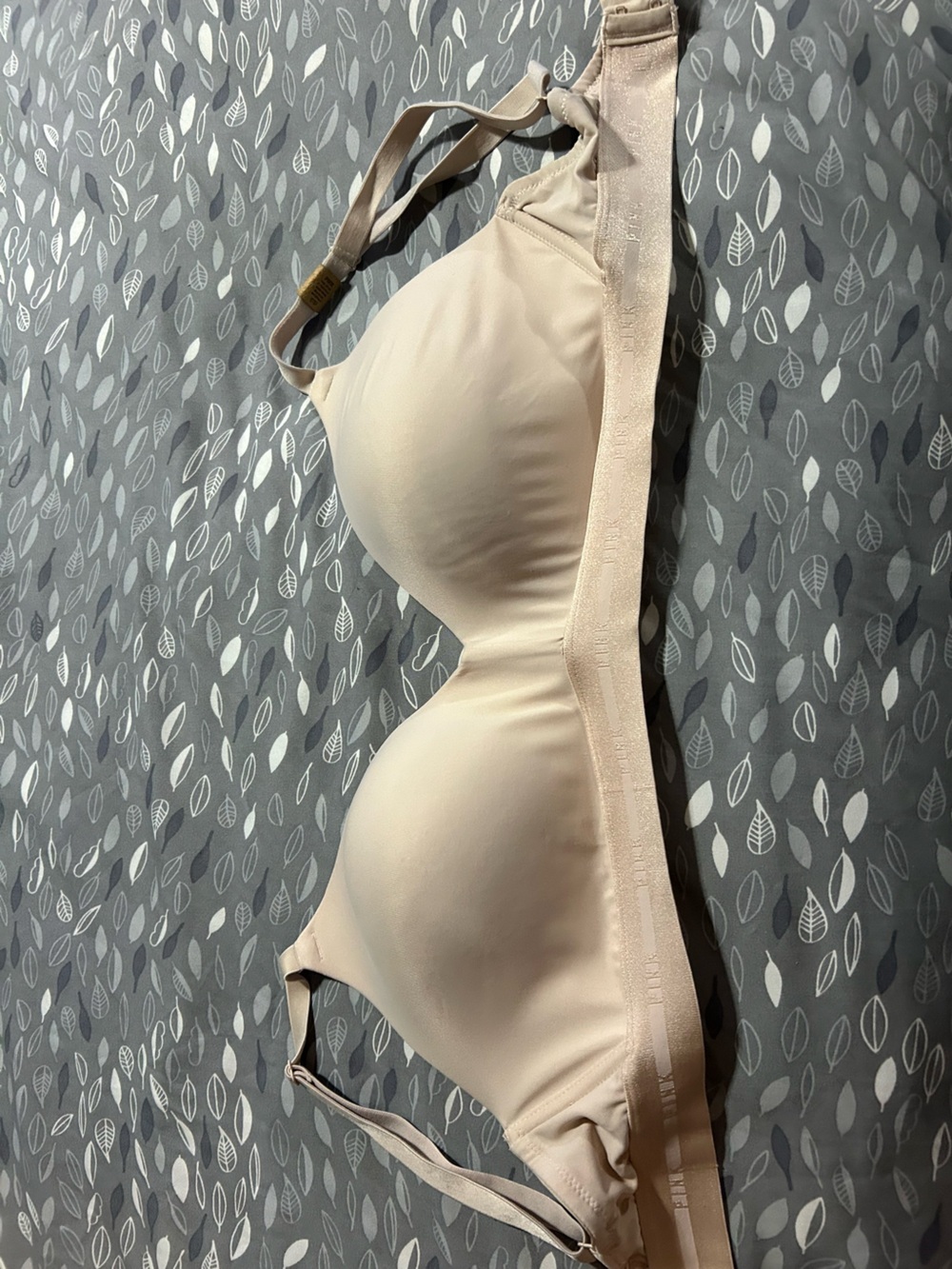 Pink Victoria secret wireless bra - Picture 4 of 4